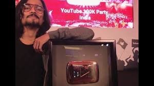 a youtuber with a youtube golden button